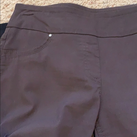 Capris pants bundle - Picture 2 of 4